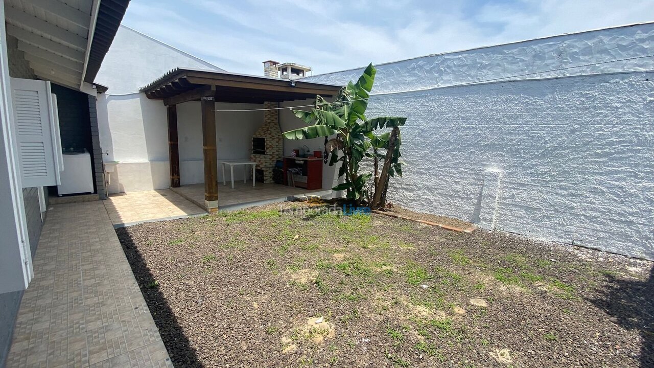 Casa para aluguel de temporada em Capão da Canoa (Arco íris)