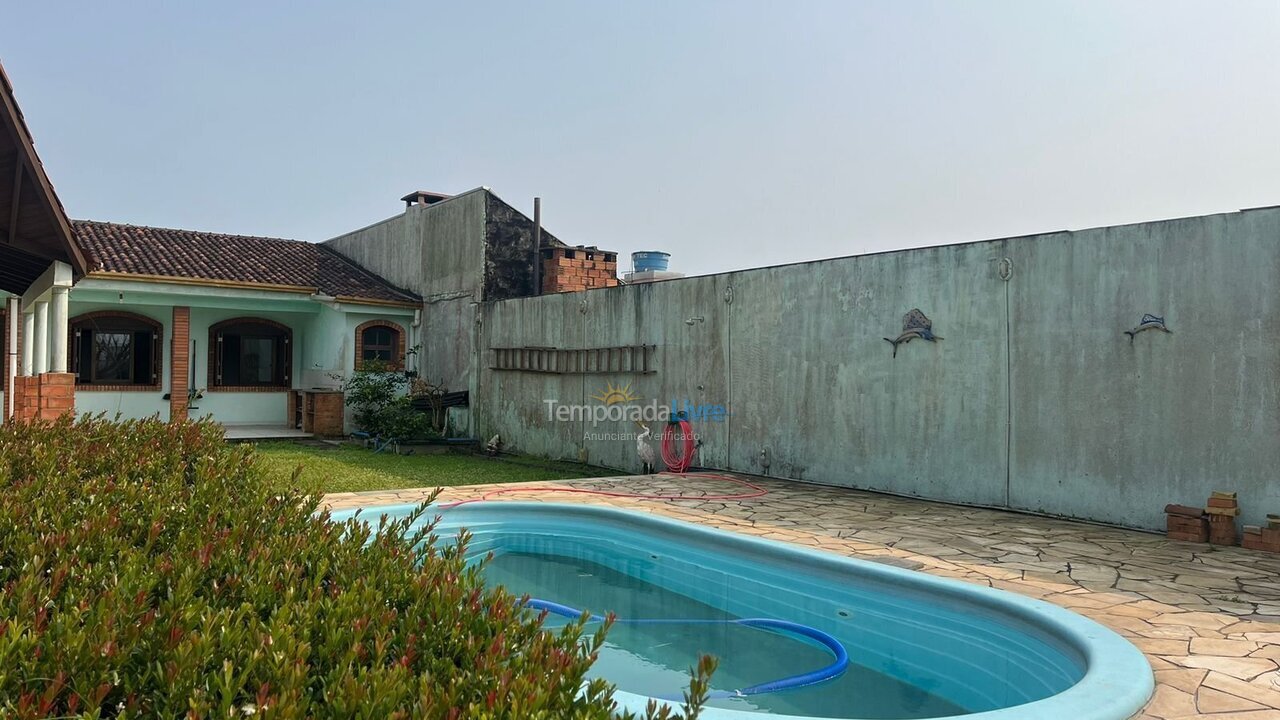 Casa para aluguel de temporada em Capão da Canoa (Zona Nova)