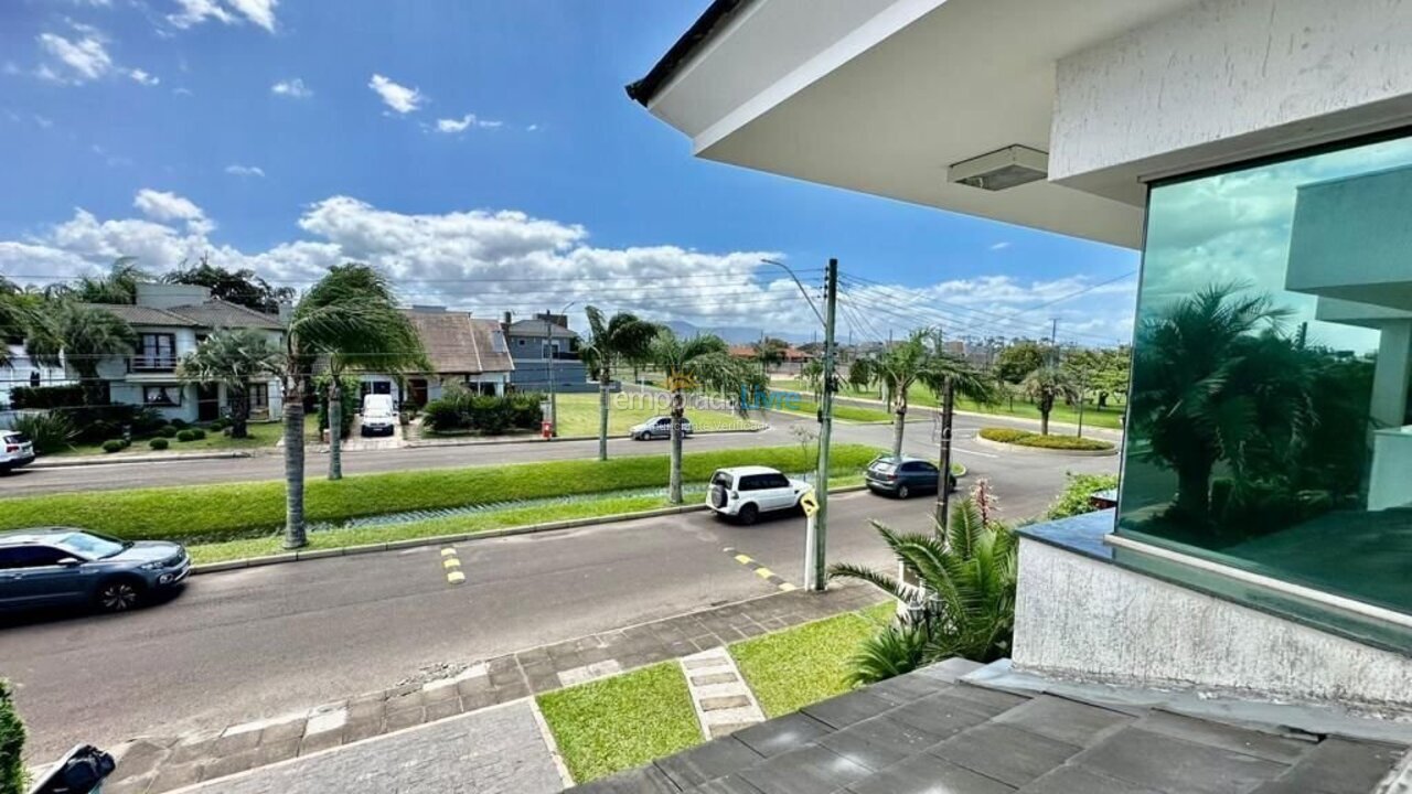 Casa para alquiler de vacaciones em Capão da Canoa (Zona Nova)