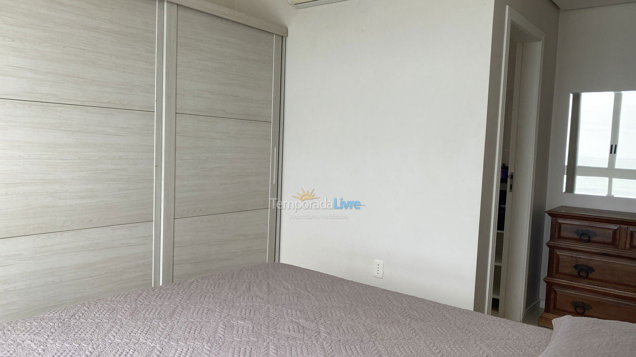 Apartamento para aluguel de temporada em Itapema (Meia Praia)