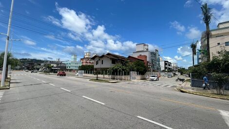 Casa en Av. Fragata, a 250 metros de la playa de Bombas.