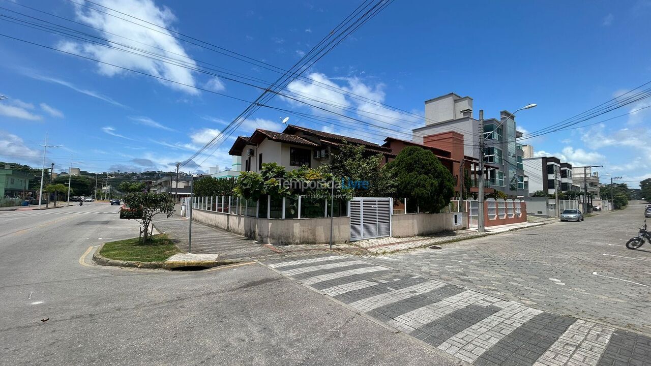 Casa para alquiler de vacaciones em Bombinhas (Praia de Bombas)