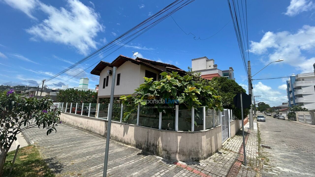 Casa para alquiler de vacaciones em Bombinhas (Praia de Bombas)