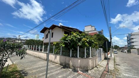 Casa para alugar em Bombinhas - Praia de Bombas