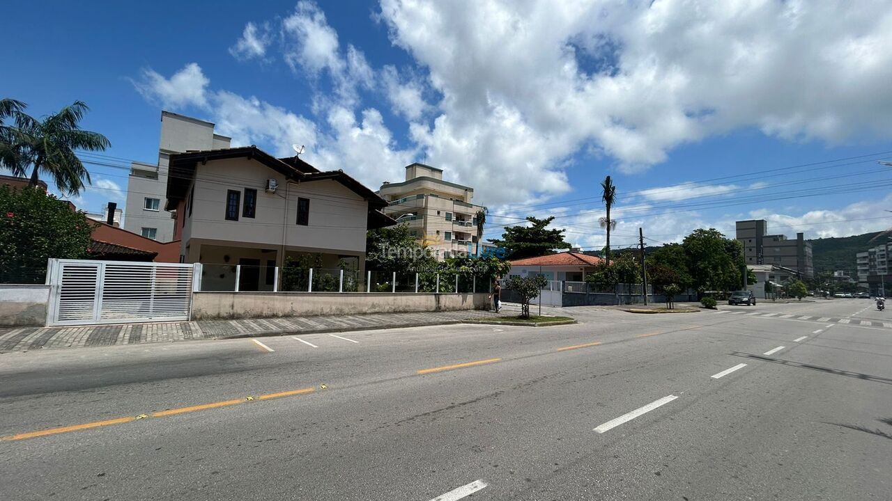 Casa para alquiler de vacaciones em Bombinhas (Praia de Bombas)