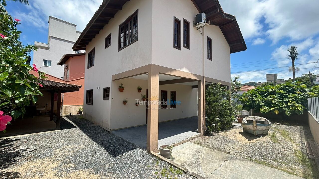 Casa para alquiler de vacaciones em Bombinhas (Praia de Bombas)