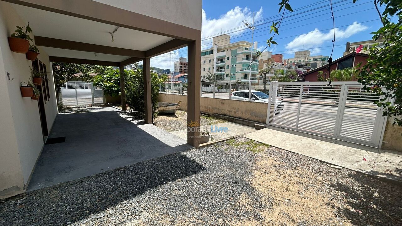 Casa para alquiler de vacaciones em Bombinhas (Praia de Bombas)