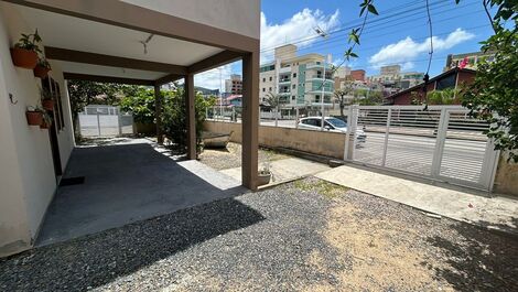 Casa en Av. Fragata, a 250 metros de la playa de Bombas.