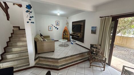 Casa en Av. Fragata, a 250 metros de la playa de Bombas.