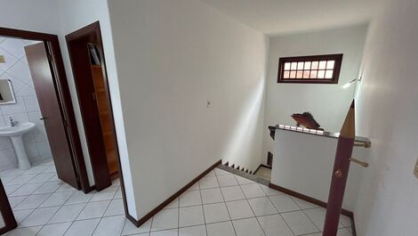 Casa en Av. Fragata, a 250 metros de la playa de Bombas.