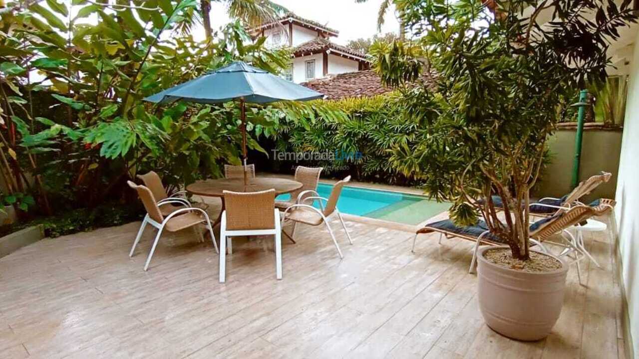 Casa para alquiler de vacaciones em São Sebastião (Camburizinho)