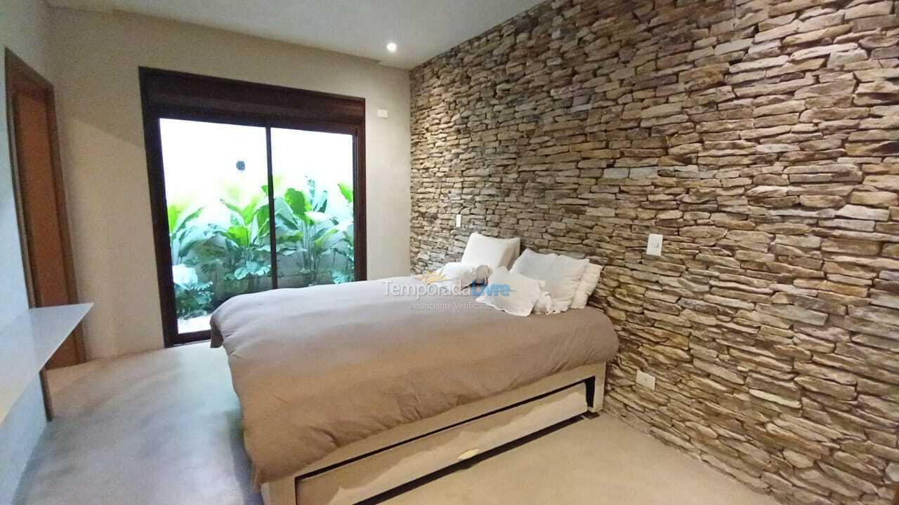 Casa para alquiler de vacaciones em São Sebastião (Camburi)