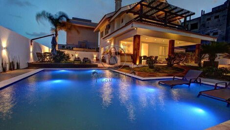 BEAUTIFUL HIGH STANDARD HOUSE WITH POOL 4 SUITES IN MARISCAL