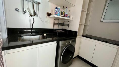 BELÍSSIMO APARTAMENTO ALTO PADRÃO EM MEIA PRAIA