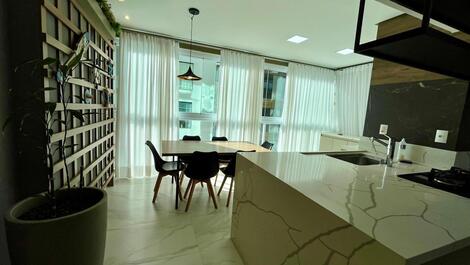 HERMOSO APARTAMENTO DE ALTO ESTÁNDAR EN MEIA PRAIA