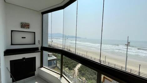 AMPLO APARTAMENTO COM A MELHOR VISTA DO MAR DE ITAPEMA