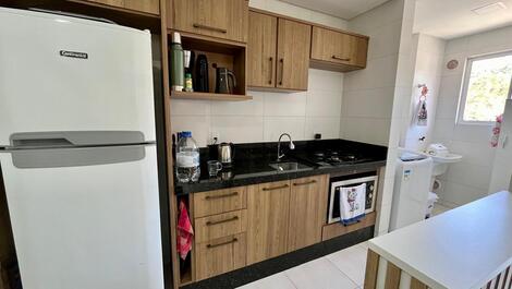 APARTAMENTO COM 1 SUÍTE + 2 VAGAS DE GARAGEM