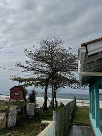 Casa nos ingleses 30 metros da areia