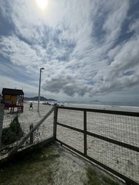 Casa pé na areia com piscina - Ingleses