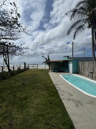 Beachfront house with pool - Ingleses