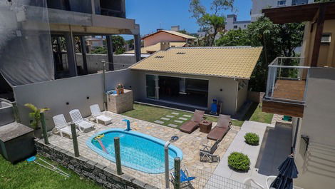 Casa com piscina a 200 metros do mar na praia de Mariscal