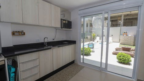 House with pool 200 meters from the sea on Mariscal beach