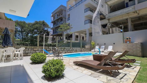 Casa con piscina a 200 metros del mar en la playa Mariscal