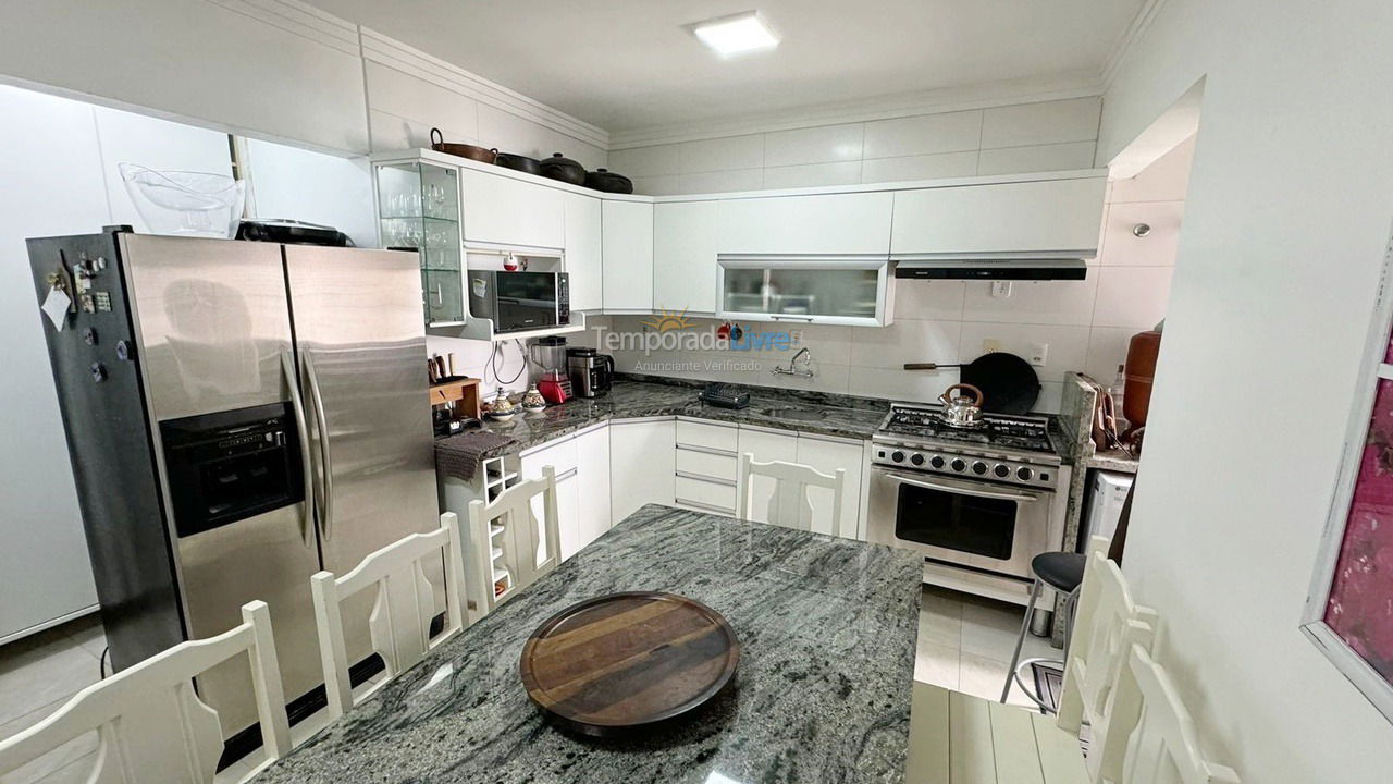 Apartamento para aluguel de temporada em Balneário Camboriú (Praia Central)