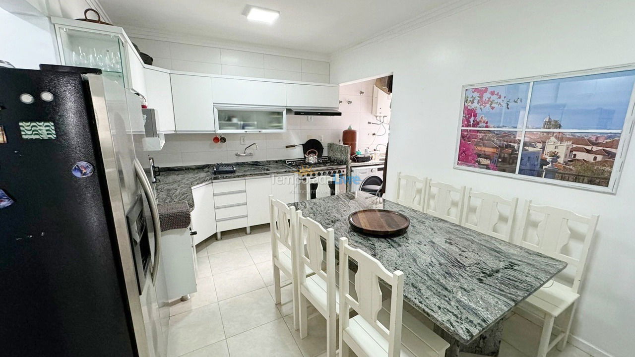 Apartamento para aluguel de temporada em Balneário Camboriú (Praia Central)