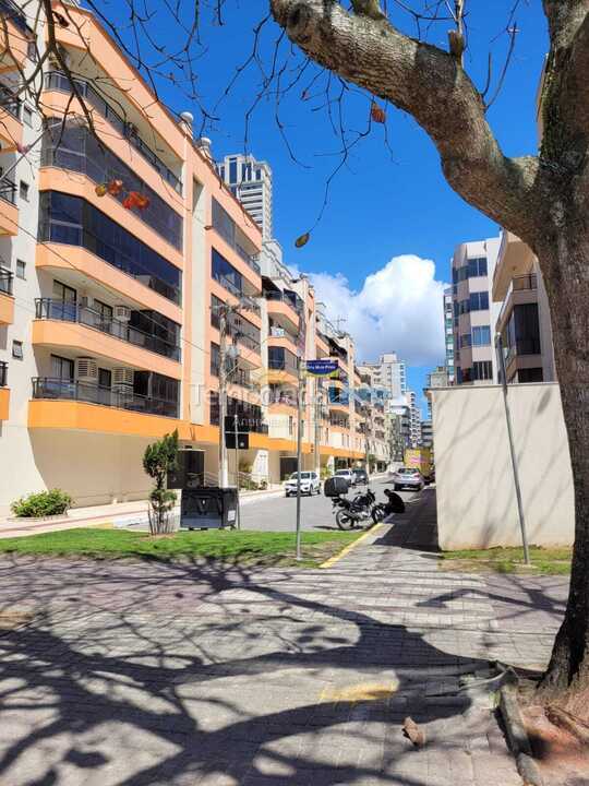 Apartamento para aluguel de temporada em Itapema (Meia Praia)