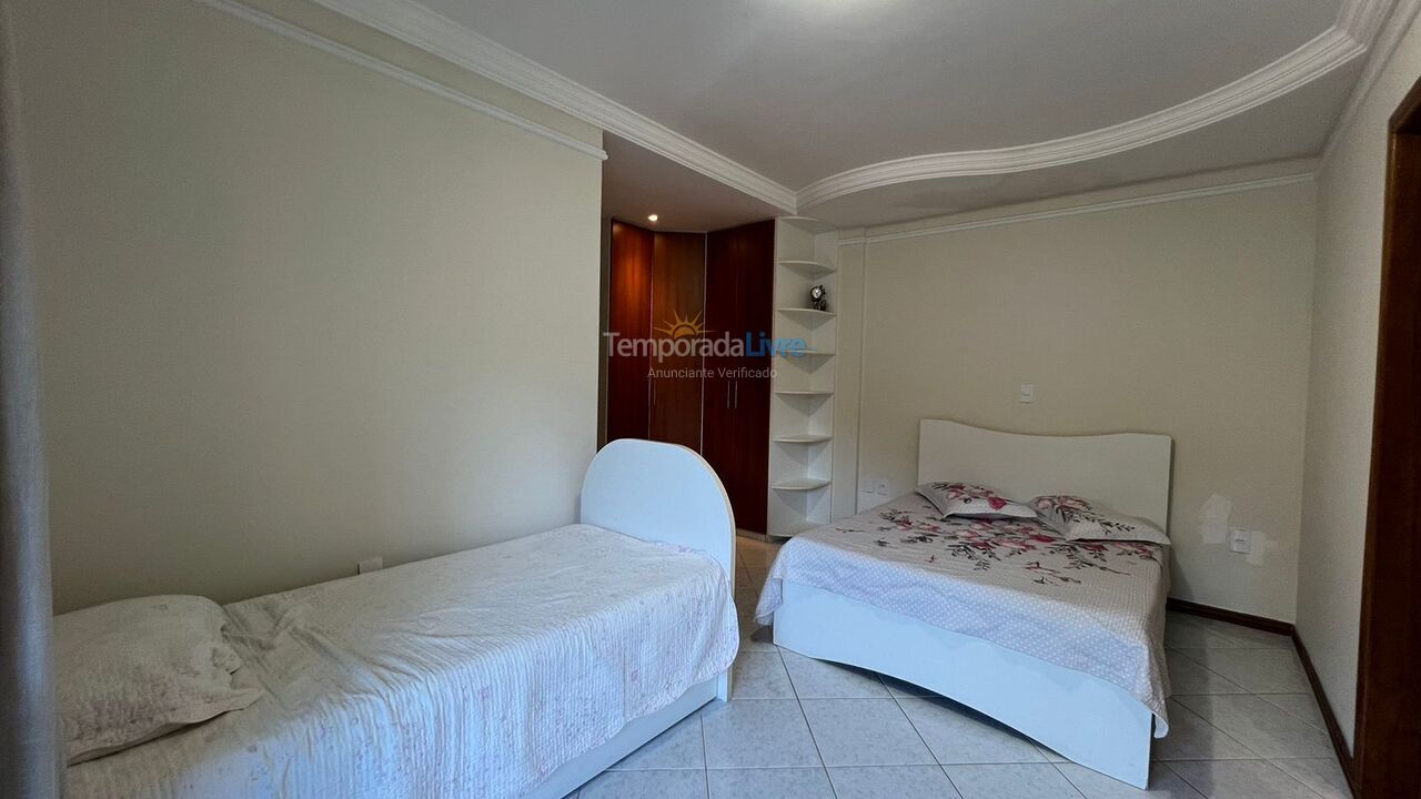 Apartamento para aluguel de temporada em Itapema (Meia Praia)