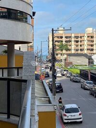 Apto com terraço enorme, 3 dormitórios, 150 metros da praia