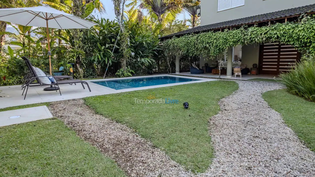 Casa para aluguel de temporada em São Sebastião (Praia da Baleia)