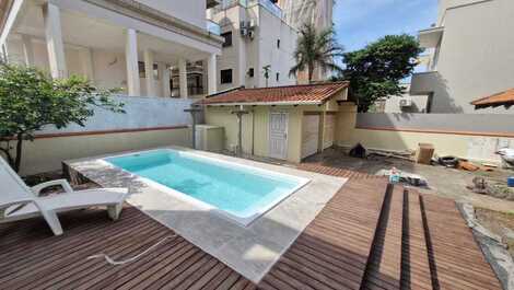 House with Pool and 4 Bedrooms 200m from Mariscal Beach