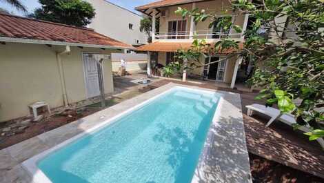 Casa com Piscina com 4 Quartos a 200m da Praia do Mariscal