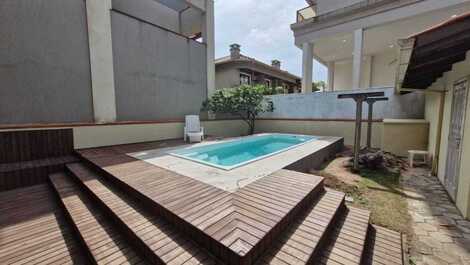 House with Pool and 4 Bedrooms 200m from Mariscal Beach