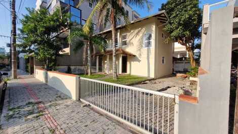 Casa con Piscina de 4 Habitaciones a 200m de la Playa Mariscal