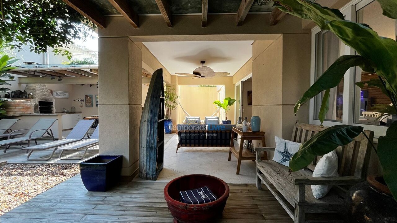 Casa para alquiler de vacaciones em São Sebastião (Praia da Baleia)