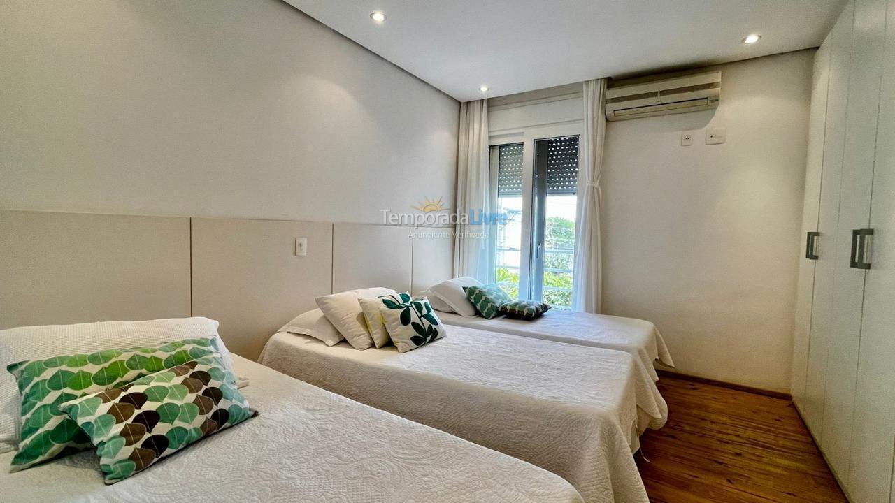 House for vacation rental in São Sebastião (Praia da Baleia)