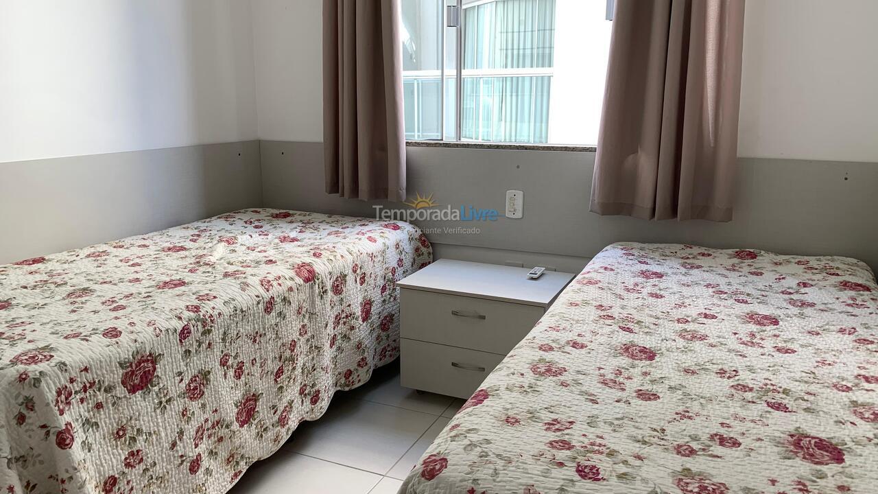 Apartamento para aluguel de temporada em Governador Celso Ramos (Praia de Palmas)