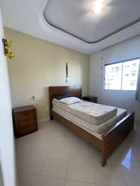 Apartamento com 3 suites em Meia Praia, conforto e beira mar.