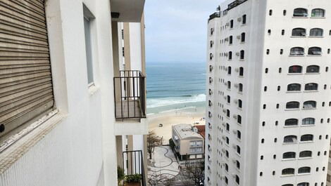 Beautiful 2 bedrooms on the corner of the beach, fully renovated, wi fi, garage