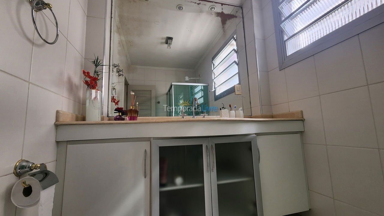 Apartamento para aluguel de temporada em Guarujá (Pitangueiras)