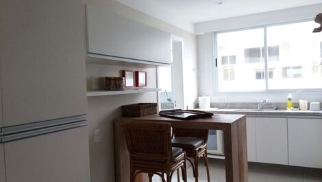 Apartment in a condominium facing the sea