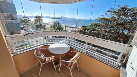 Apartment with beautiful beach view