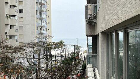 Apartment on the Pitangueiras Beach Boardwalk - Air Cond - 8 People