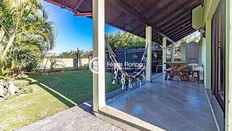 3 Bedroom House just a few steps from Praia dos Açores