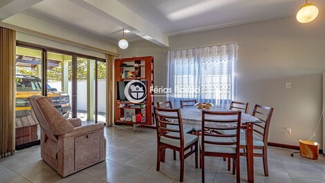 3 Bedroom House just a few steps from Praia dos Açores