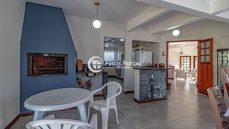 3 Bedroom House just a few steps from Praia dos Açores