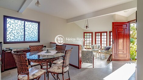 3 Bedroom House just a few steps from Praia dos Açores